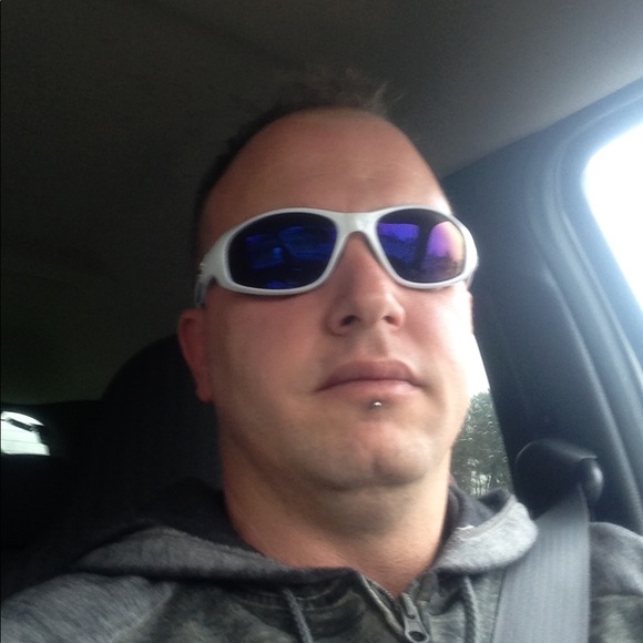 Meet your Posher, Gordon - Picture 1 of 1